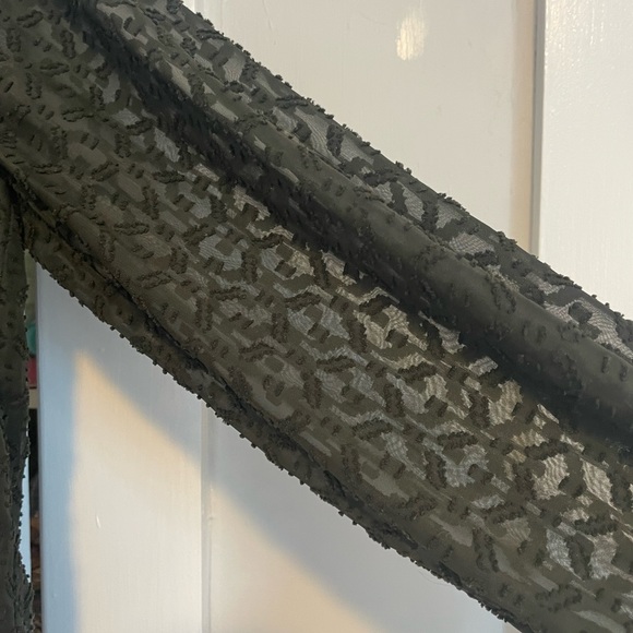 Loft top size large. Dressy. Dark army green - Picture 2 of 5